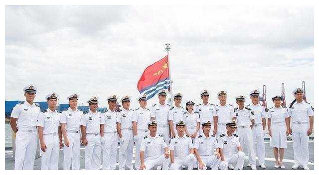 《红海行动》中，蛟龙牺牲两位英雄为了救一位中国人，这样值吗？