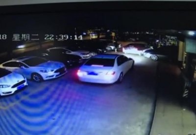 ​男子深夜“撞上”灵车 但接下来的状况 让他不得不花钱消灾