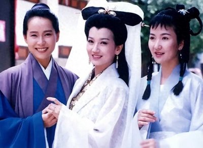 ​《新白娘子传奇》中让人笑喷的穿帮镜头，最后一张更是离谱