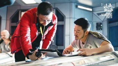 ​吴京《流浪地球》首演宇航员