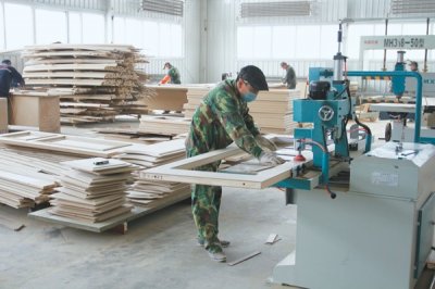 ​克东郭氏家具年生产能力达到7万套