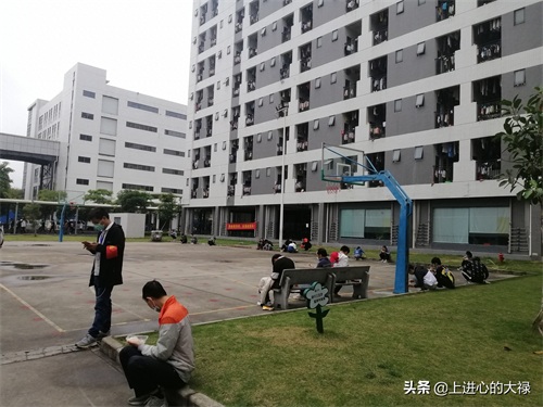 东莞华贝电子工资怎么样？看看企业环境能猜到吗？