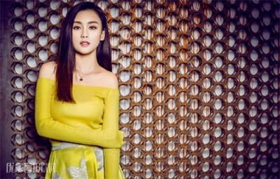 ​尚语贤初春街拍大片曝光 色彩绚烂笑容甜美