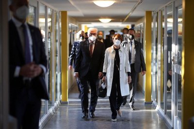 ​德国大选拉开帷幕 德总统前往投票站投票