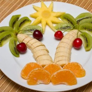 ​简单漂亮的创意水果拼盘
