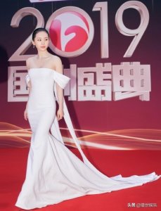 ​2019国剧盛典红毯：女星斗艳、男星比帅