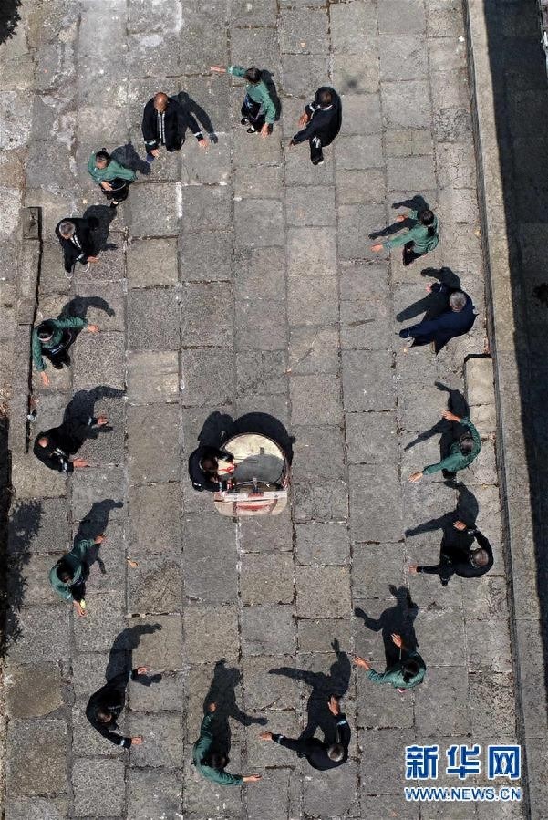 “东方迪斯科”摆手舞