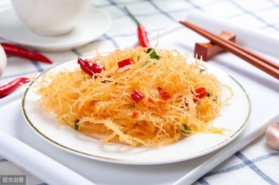 ​夏天饭前吃什么凉菜开胃？教你做凉拌鹿角菜，清脆爽口还减脂