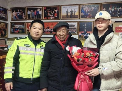 ​南通啄木鸟车友江海志愿者春节慰问“中国好人”吴锦泉