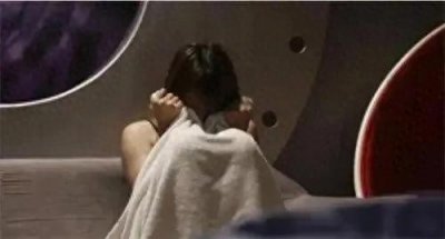 ​＂女子私密照遭前男友制成情色小卡片散播，报警半年真凶未现＂