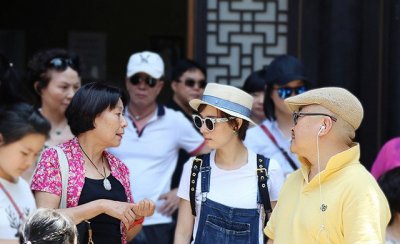 ​“娘娘”孙俪低调现身陕西女首富周莹故里