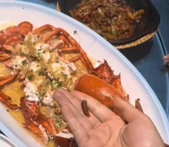 ​顾客点龙虾做标记，上菜后发现被“偷梁换柱”
