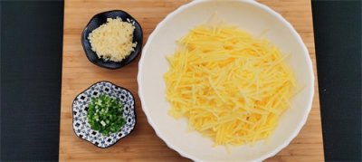 ​炝拌土豆丝怎么做才好吃？大厨教你做，爽脆可口，全家都爱吃