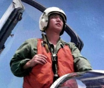 ​南海上空遭美入侵，烈士王伟：我已无法返航，请继续前进