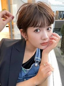 ​换个发型换张脸！2024年超吸睛发型推荐，让你秒变时尚icon！