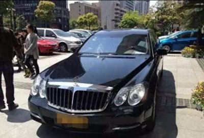​身价286亿美元的马云，座驾迈巴赫62S过千万，顶级奢华。