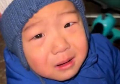 ​北京一萌娃出门玩找不到家，在电梯内痛哭流涕，女子带其层层找家