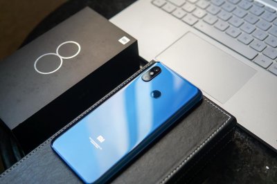 ​小米8正式发布：安兔兔跑分达到震撼的 301472分、售价2699元起