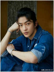 ​屈楚萧微博小号被爆光，邪魅外表下是一个小可爱的灵魂，喜欢吗？