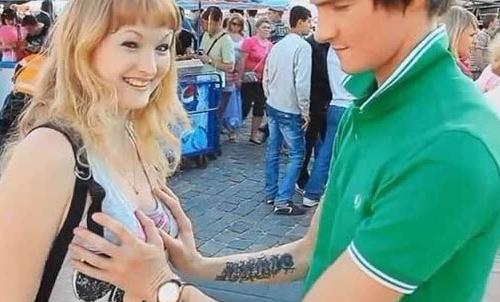 俄罗斯奶哥摸女孩子的胸（短短一天30万的点击量以及播放量）(3)_