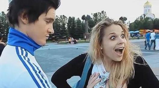 俄罗斯奶哥摸女孩子的胸（短短一天30万的点击量以及播放量）(2)_