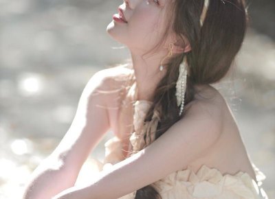 ​失恋后接三级片惊艳娱乐圈 身价过亿却内心悲伤