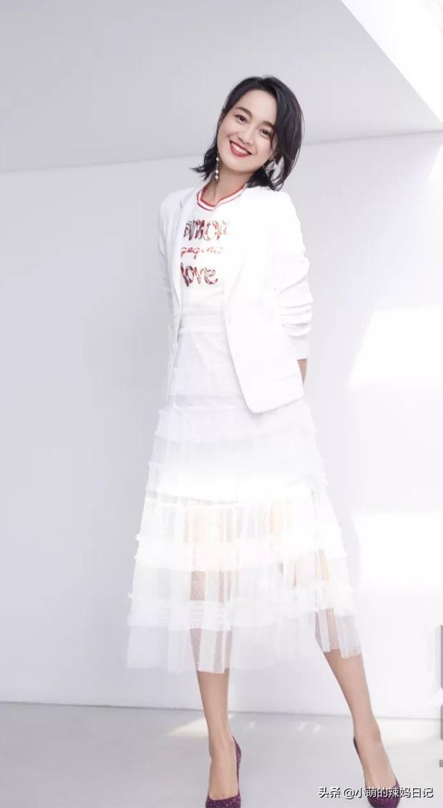 减龄中短卷发30款（女人年过40就放弃黑长直吧）(15)