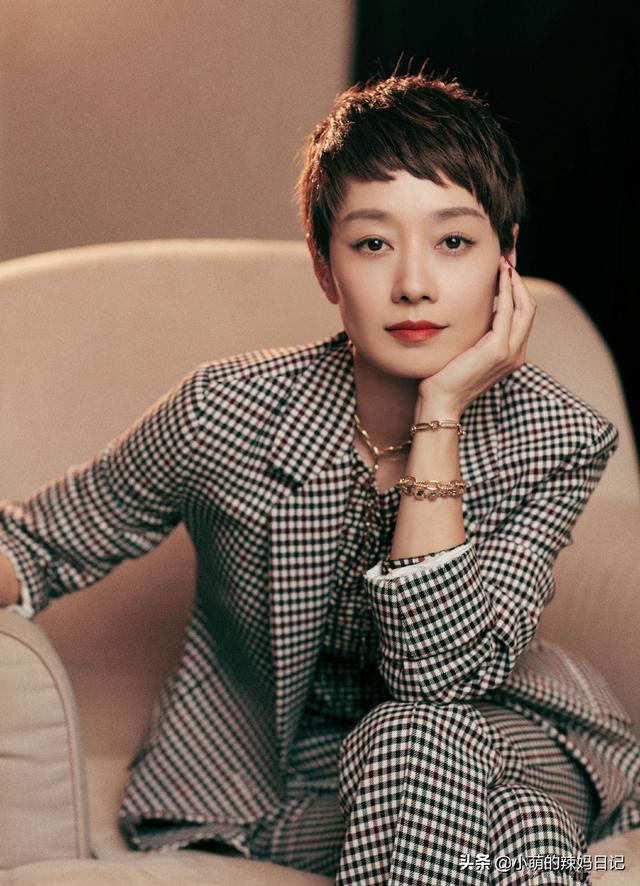 减龄中短卷发30款（女人年过40就放弃黑长直吧）(7)