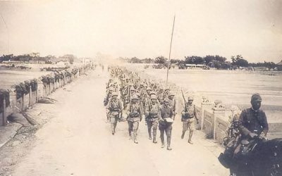 ​两次被迫入伍，贪生怕死的他，为何能成为七七事变中的关键人物？