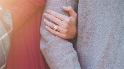 ​曝张靓颖15年被骗财骗色，打乳钉爆红，6亿分手费细节曝光！