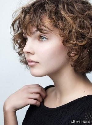 黑色紧身皮衣皮裤，猫耳面具，dc猫女大盘点，看看哪个是你的菜