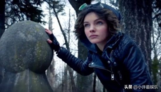 黑色紧身皮衣皮裤，猫耳面具，dc猫女大盘点，看看哪个是你的菜