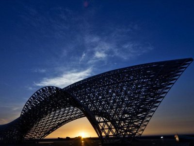 ​天上一滴水，变成人间美丽的湖