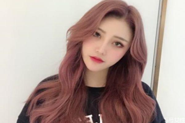 粉棕色怎么染 粉棕色头发需要漂吗