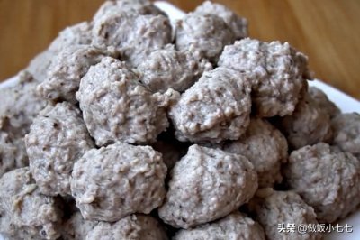 ​做肉丸子时，牢记2大技巧，丸子好吃入味不松散，做法超简单