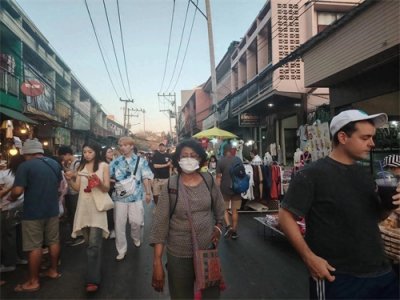 ​泰国清迈周六夜市的繁华之旅（泰国之旅六）