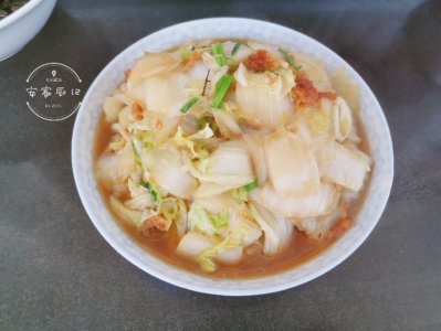 ​色泽明亮、油而不腻的油渣炒白菜，超级下饭，快来试试吧