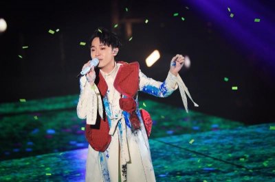 ​现场胜CD！吴青峰演唱会演绎《起风了》《那些花儿》