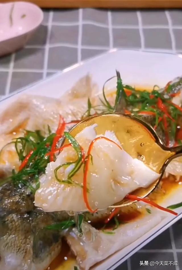 家常清蒸鲈鱼正确做法（你只需做对这6个步骤）(12)