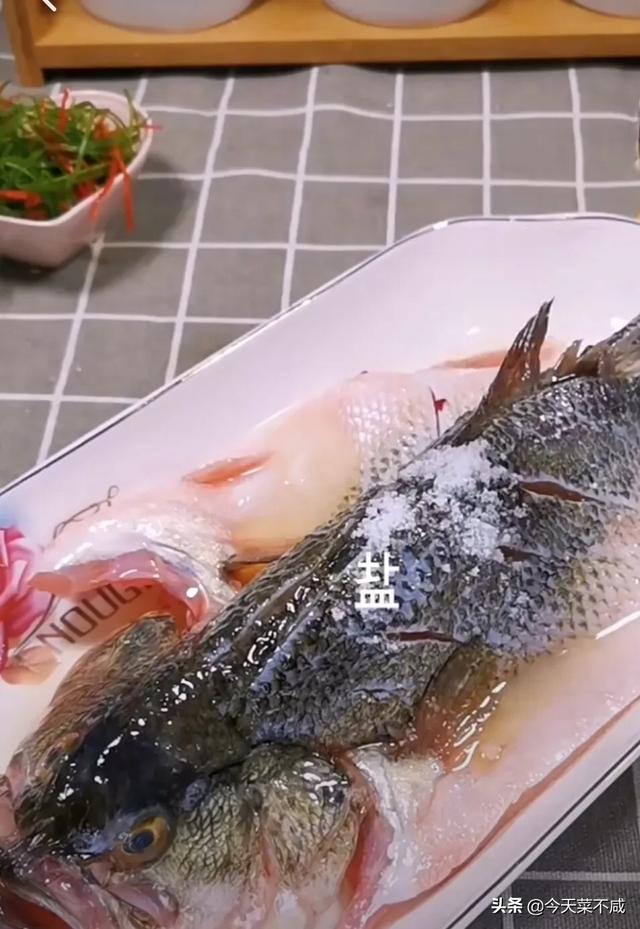 家常清蒸鲈鱼正确做法（你只需做对这6个步骤）(8)