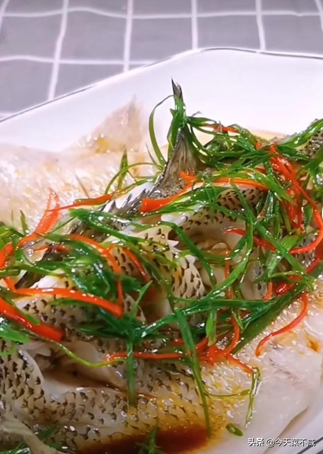 家常清蒸鲈鱼正确做法（你只需做对这6个步骤）(5)