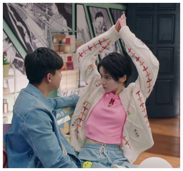 《爱情公寓5》诸葛大力的两段吻戏，张伟的表情太真实，看哭了