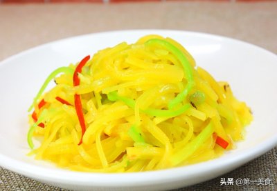 ​炒南瓜丝很多人都做错了，难怪软绵不清脆，厨师长教你正确做法