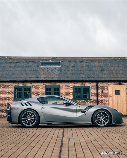 780匹的法拉利F12TDF,百公里加速2.9秒,开起来啥感觉?
