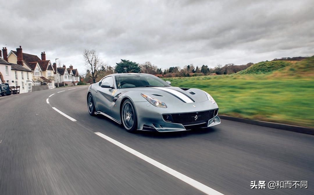 780匹的法拉利F12TDF,百公里加速2.9秒,开起来啥感觉?