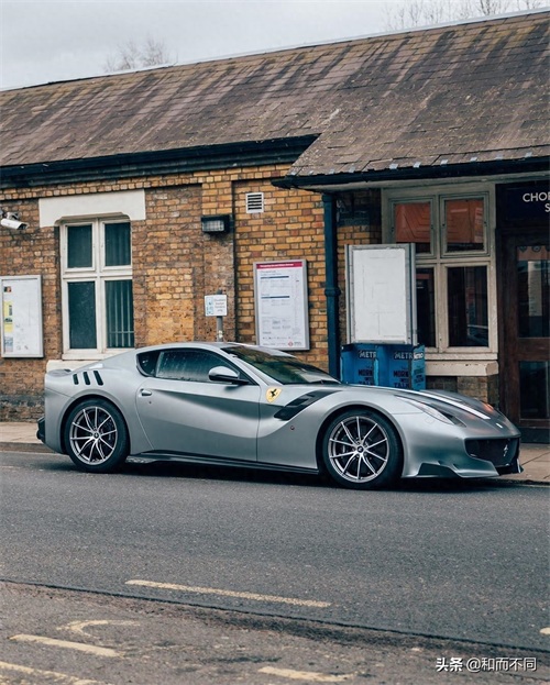 780匹的法拉利F12TDF,百公里加速2.9秒,开起来啥感觉?