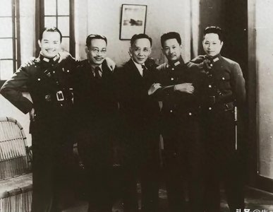 ​叶挺、叶剑英等佩挂的“中正剑”，是否来自蒋介石的赠予