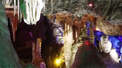 ​43秒｜河南鸡冠洞地下宫殿万年石钟乳“洗面”保养迎五一