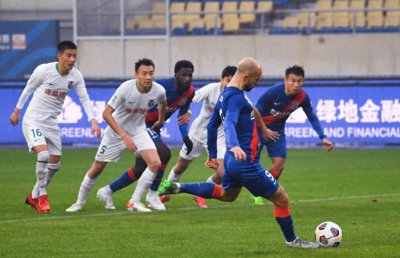 ​艾迪在申花本赛季表现不俗，斯卢茨基对他很认可，或有望留队