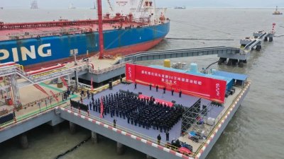 ​徐圩新区迎来30万吨级油轮 系江苏首艘超大型油轮